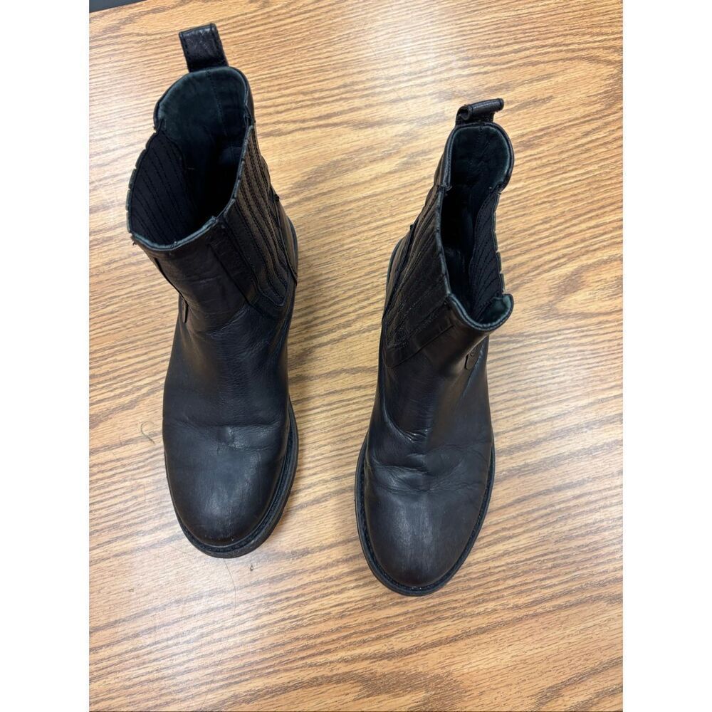 Women’s Frye Chelsea boots